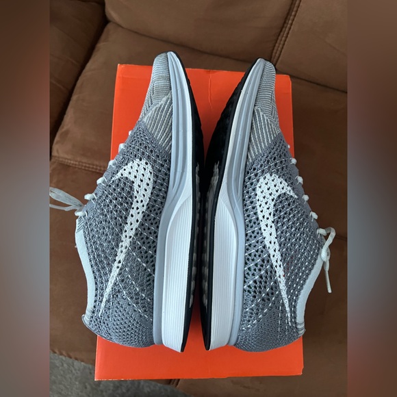 Nike Flynit Racers - Picture 4 of 6